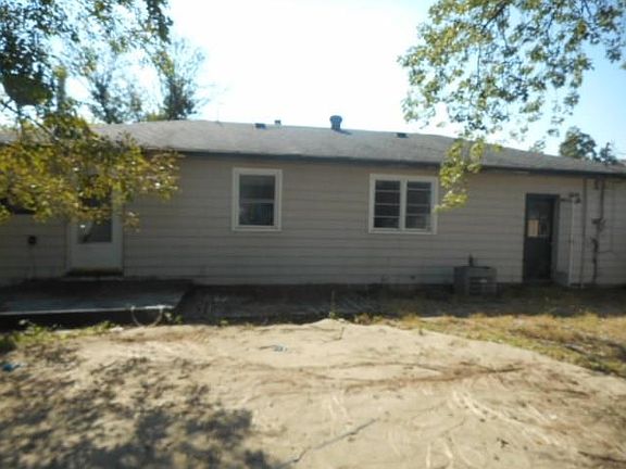 4th image of 1220 E 1st St