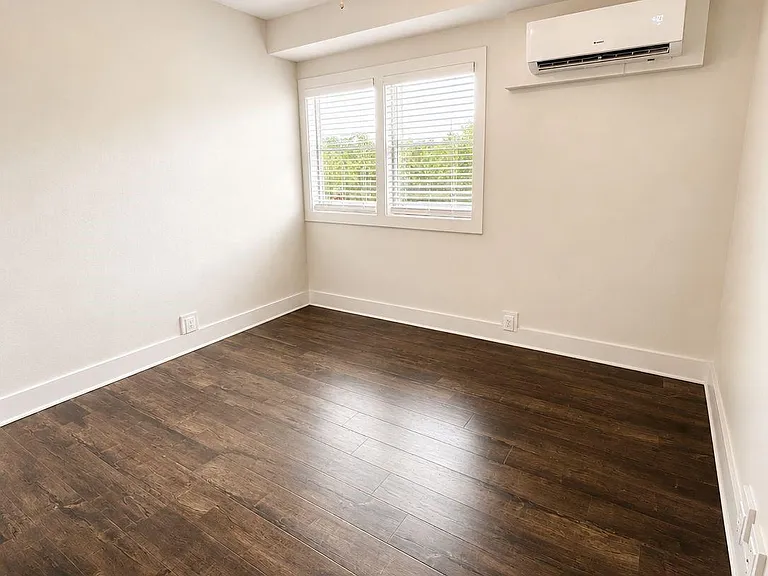 1624 Sealy #202 — Photo 6