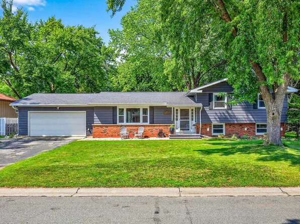704 Kensington Rd, Neenah, WI 54956