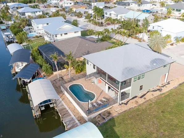 2383 Sycamore ST, ST. JAMES CITY, FL 33956