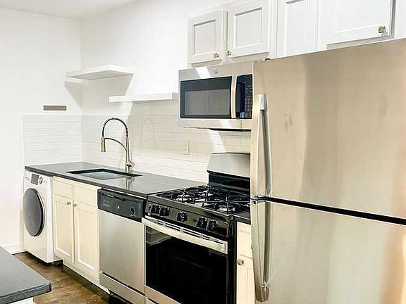 3rd image of 110 E 40th St APT 307