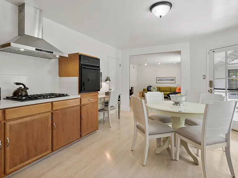 2035 El Prado St — Photo 9