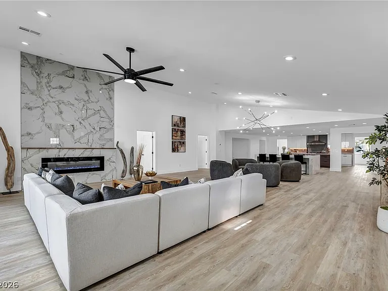 3630 Tobias Ln — Photo 11
