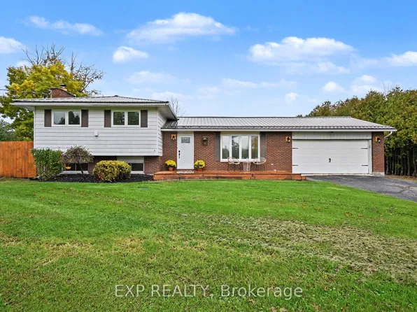 7142 Roger Stevens Dr, Montague, ON K7A 4S6