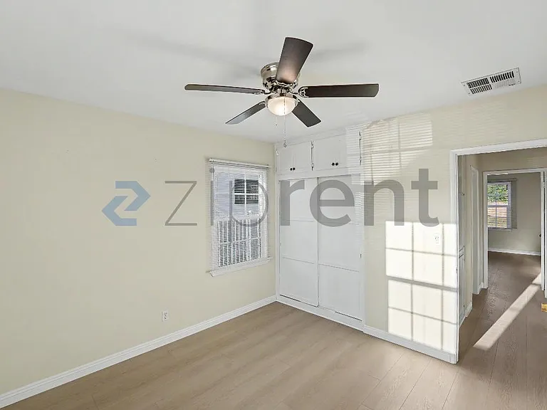 10916 Noble Ave — Photo 17