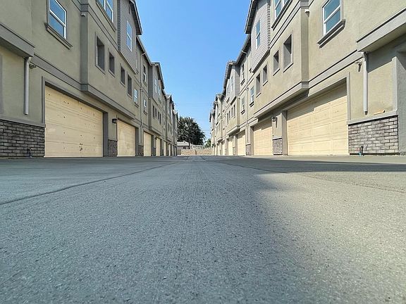 2nd image of 5945 Live Oak St #5