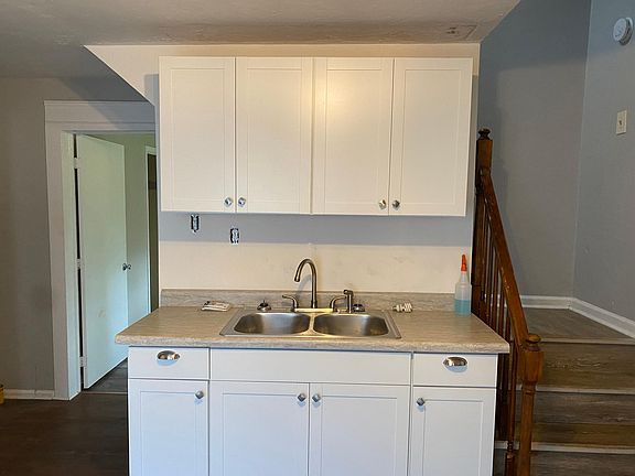 3rd image of 815 Richmond St #815