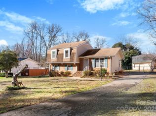 5545 Elsinore Pl, Charlotte, NC 28227