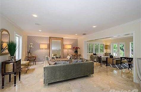 3rd image of 2910 Granada Blvd