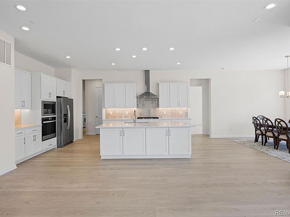 4th image of 820 Bahia Point