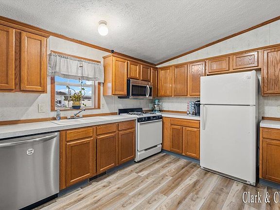 3rd image of 15139 2nd St