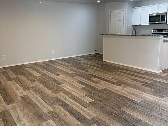4th image of 1106 N Englewood Ave #B
