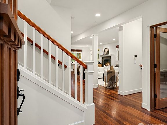 2nd image of 10702 35th Avenue NE