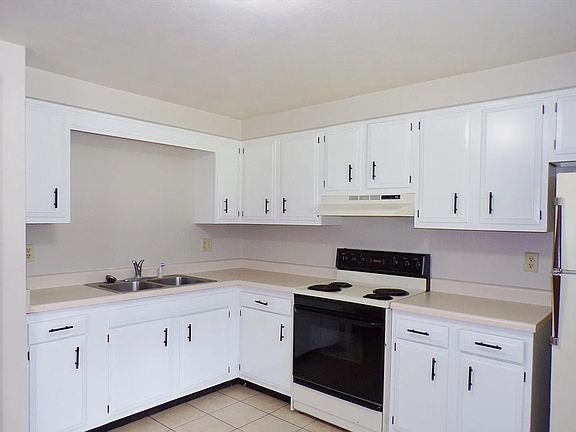 4th image of 805 W Pine Hill Ln #C