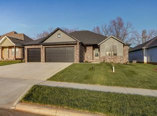 4898 S Sycamore Ave, Springfield, MO 65810