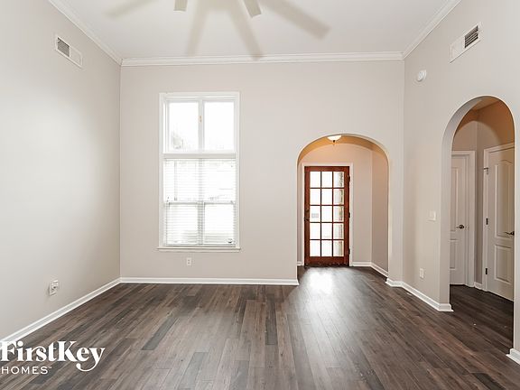 2nd image of 995 Valley Cir