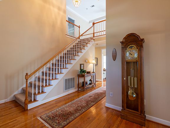 2-story foyer