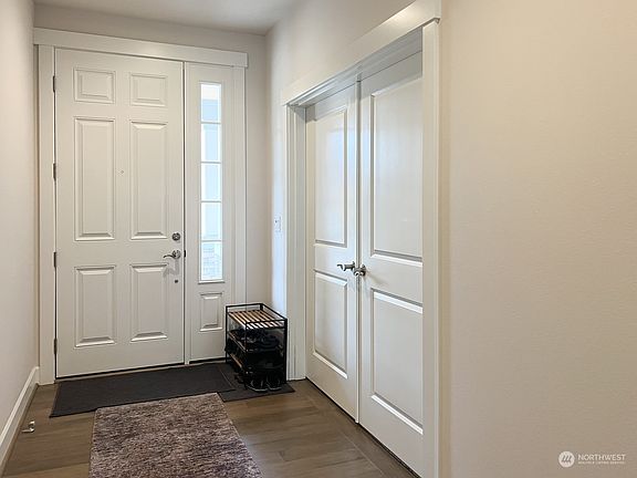 5th image of 902 SE Symmons Place