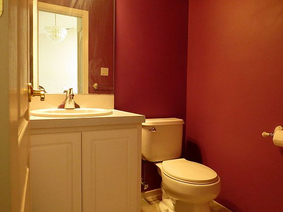 5th image of 904 Constance Ln