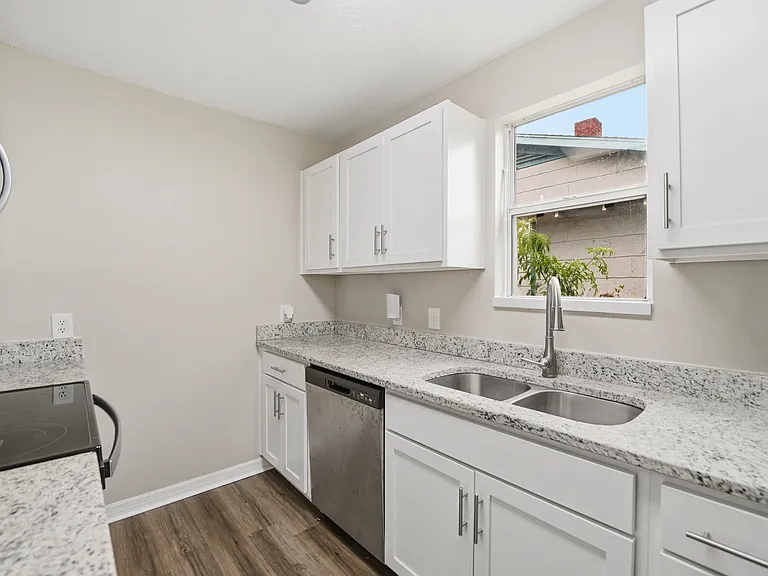 509 Murray Dr — Photo 17