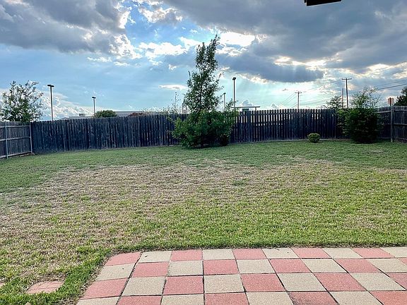 3rd image of 1017 Rolling Meadows Dr