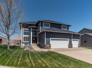 1100 W Eagle Ridge Cir, Sioux Falls, SD 57108