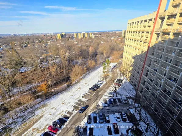 350 Quigley Rd #724, Hamilton, ON L8K 5N2