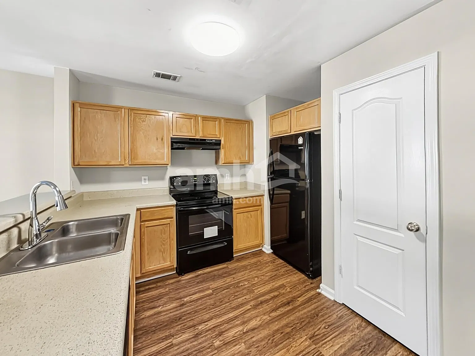 3 bed, 2.5 bath, 1577 sqft, $1,905 — Photo 4