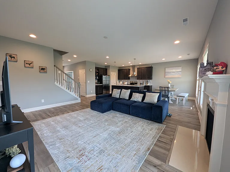 12111 Grand Forks Dr — Photo 10