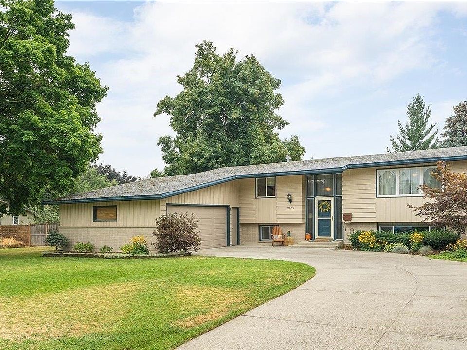 1st image of 2652 E 40th Ave