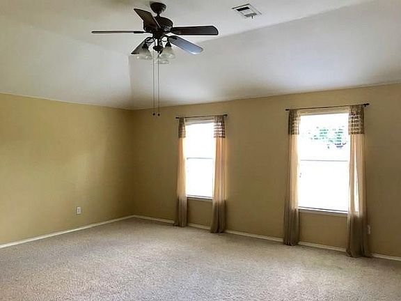 4th image of 15834 Ducote Dr