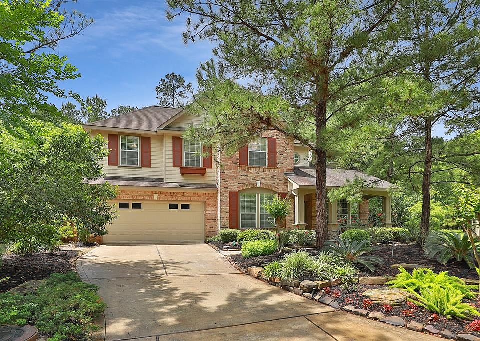 Welcome to the Summerlyn section of Alden Bridge! Very private and wooded. Double wide driveway to 2.5 car garage.