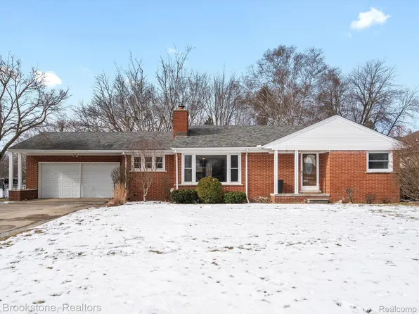 37843 Santa Anna St, Clinton Township, MI 48036