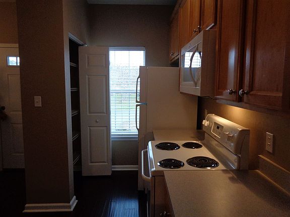 4th image of 29 Old Courthouse Way Unit A