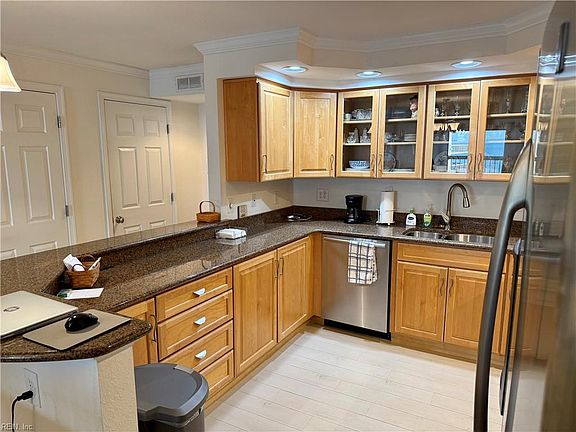 3rd image of 2830 Shore Dr APT 706