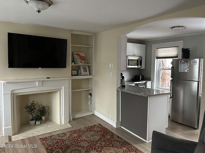 3rd image of 126 Lexington Avenue