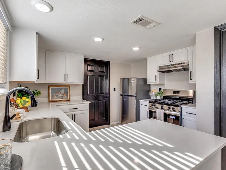 12901 Lamplight Village Ave — Photo 11