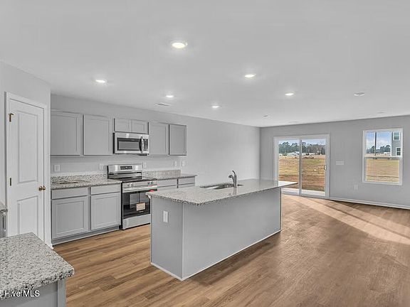 3rd image of 5211 Meagan Lane NE