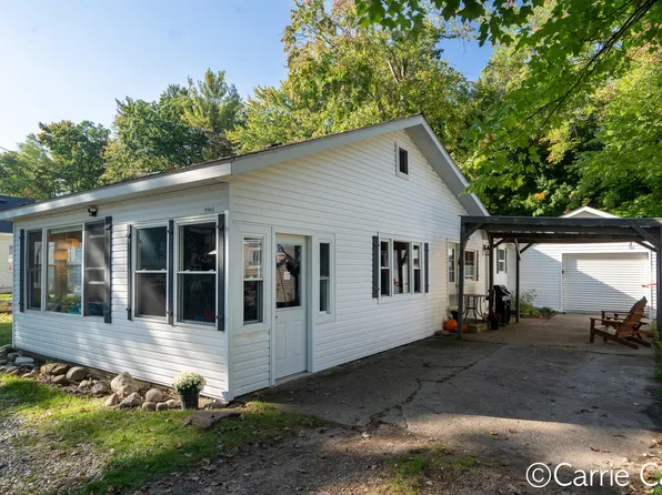 5961 Maple St, Newaygo, MI 49337