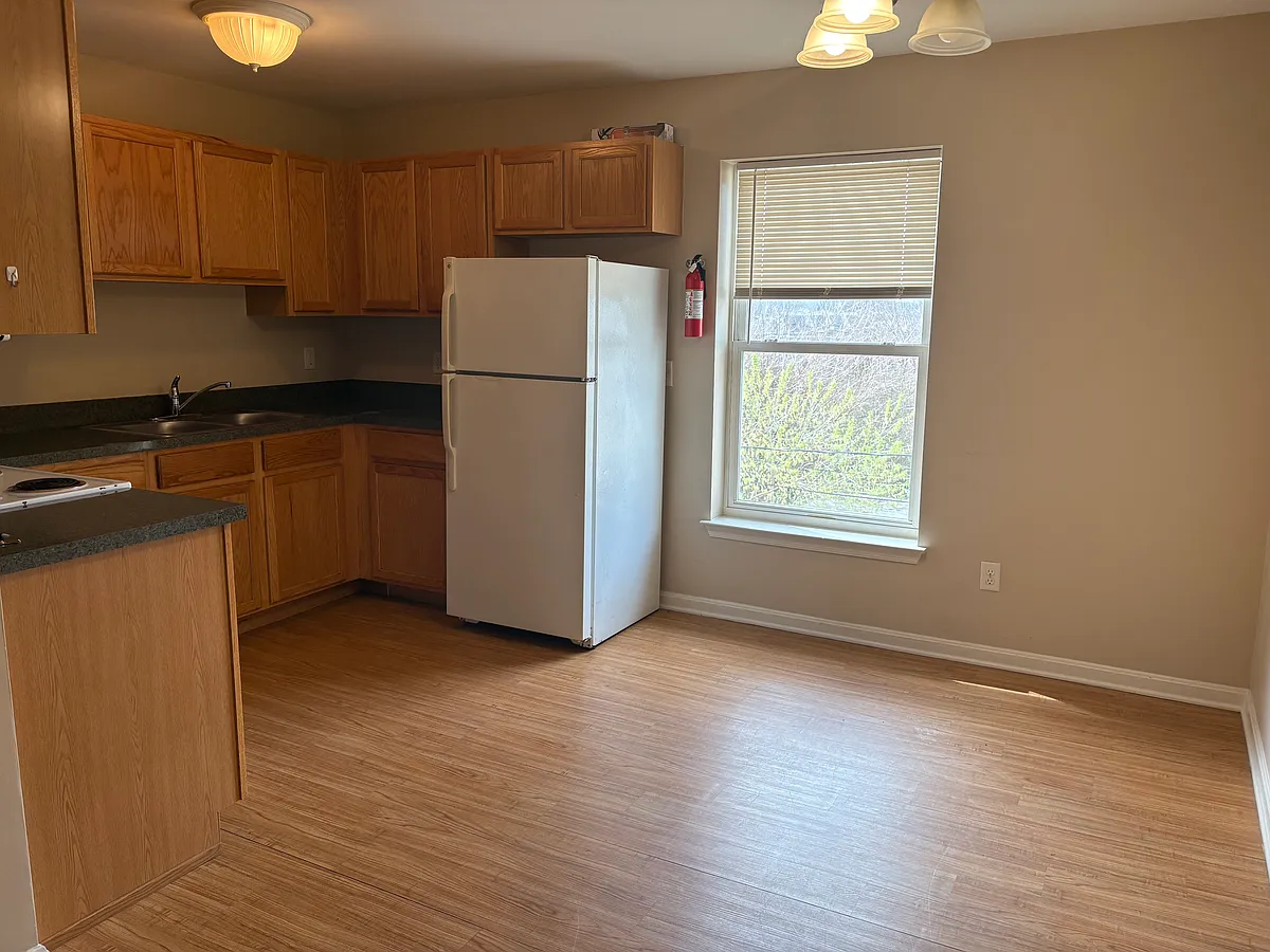 Building Photo - 1711 W 3rd St #2-3-5