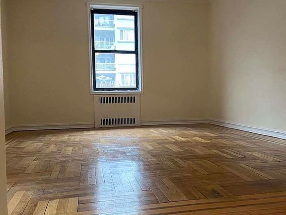 5th image of 2753 Ocean Ave APT 1G