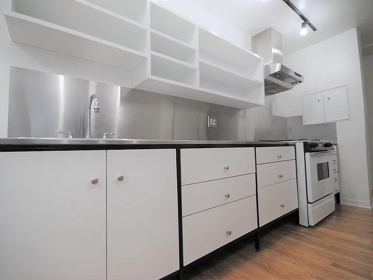 1202 Gold Ave SW — Photo 3
