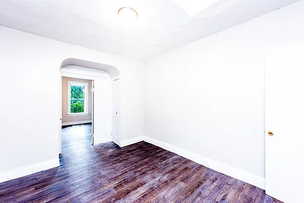 Rented by WIRE International Realty | media 12