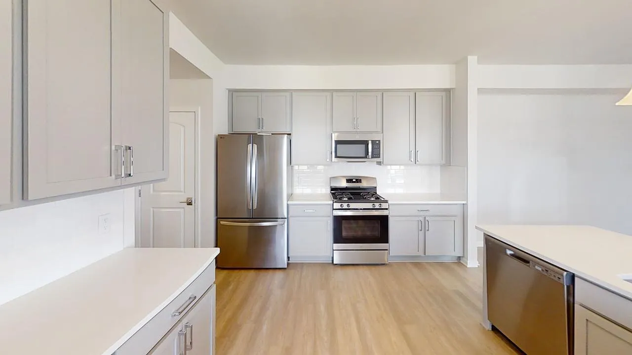 2 bed, 2.5 bath, 2086 sqft, $2,900 — Photo 2