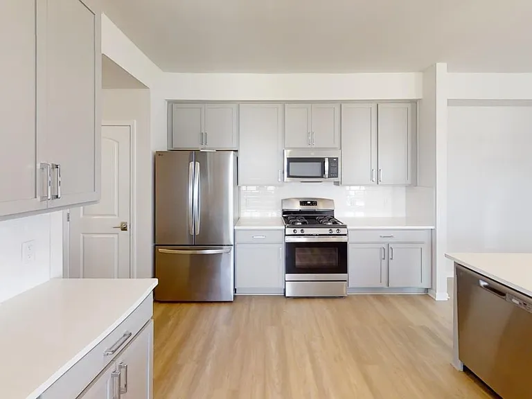 2201 Mill Ln — Photo 2