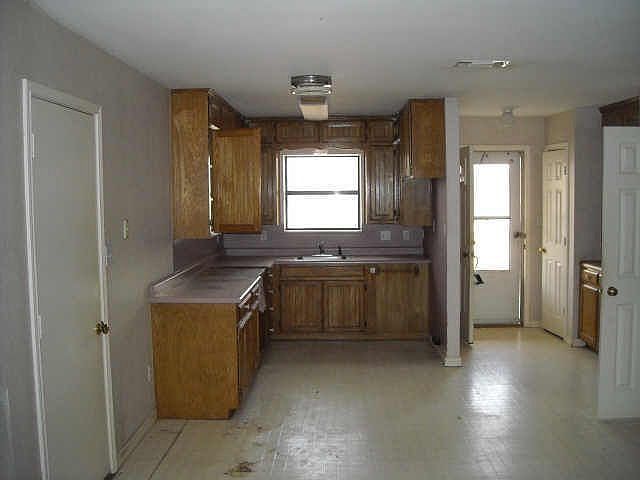 2nd image of 413 W Elm St