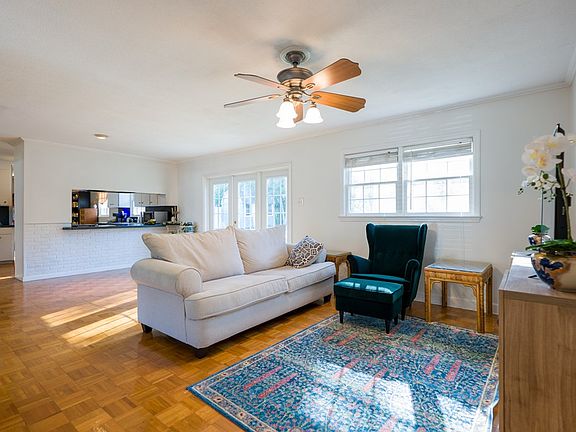 3rd image of 2309 N Sherwood Dr