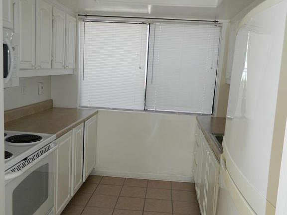 3rd image of 706 Oaks Manor Ct #N3-2