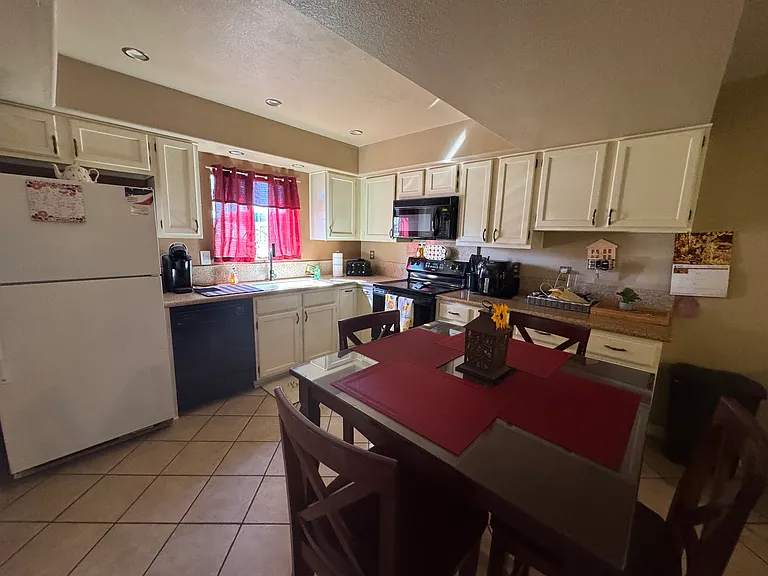 201 Riverfront Dr #4 — Photo 24
