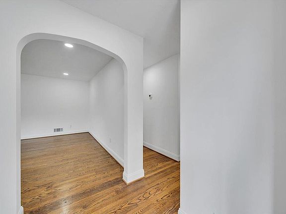 4th image of 425 Idaho St